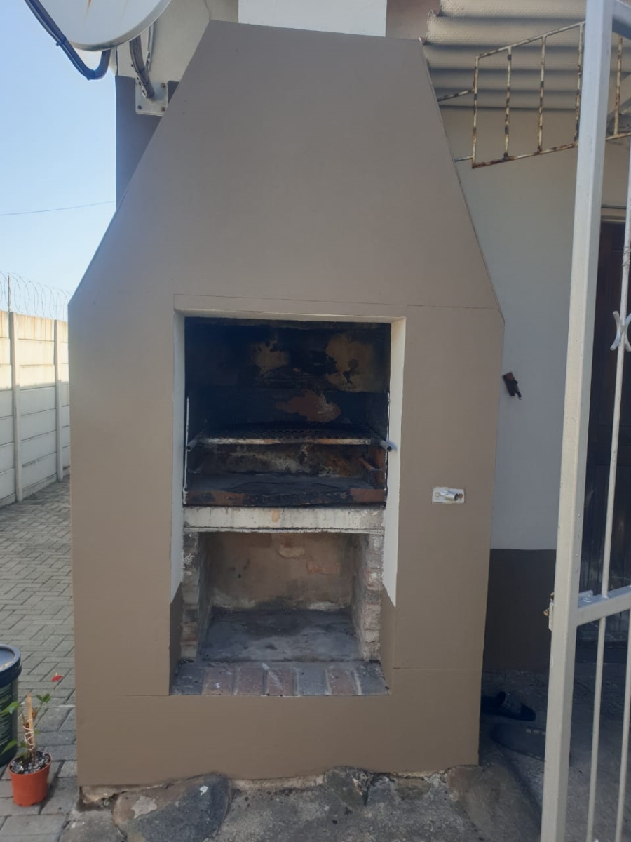 9 Bedroom Property for Sale in Greenfields Eastern Cape